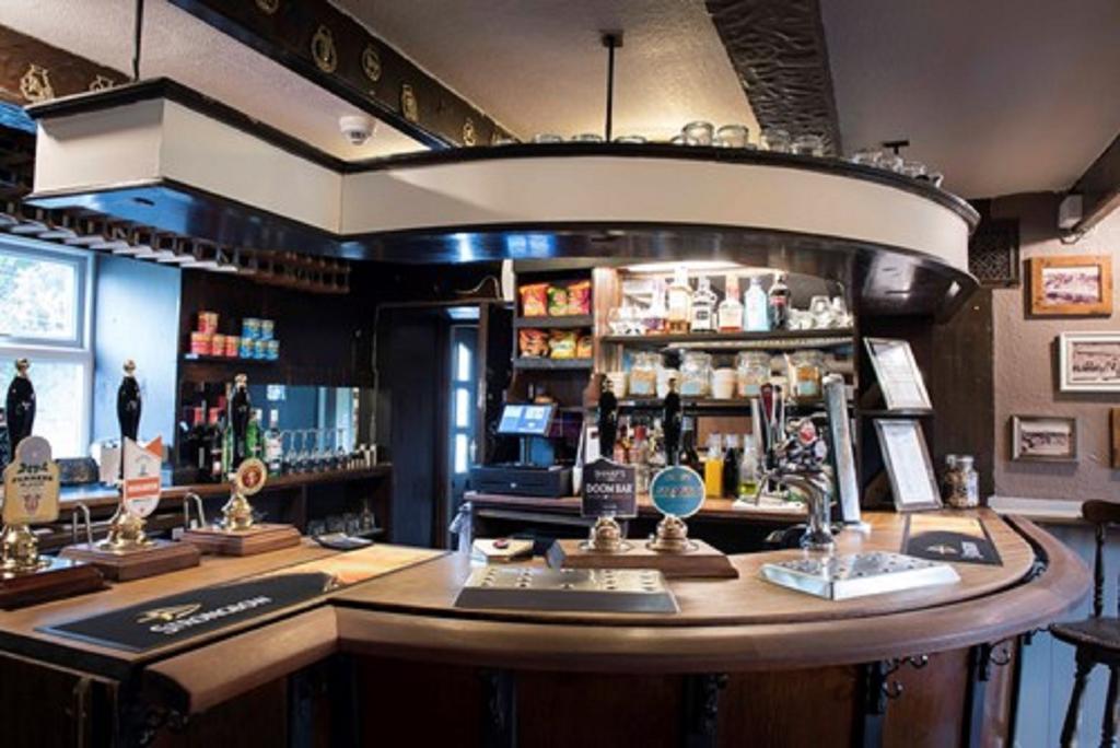 The Red Lion Inn Голмфірт Екстер'єр фото